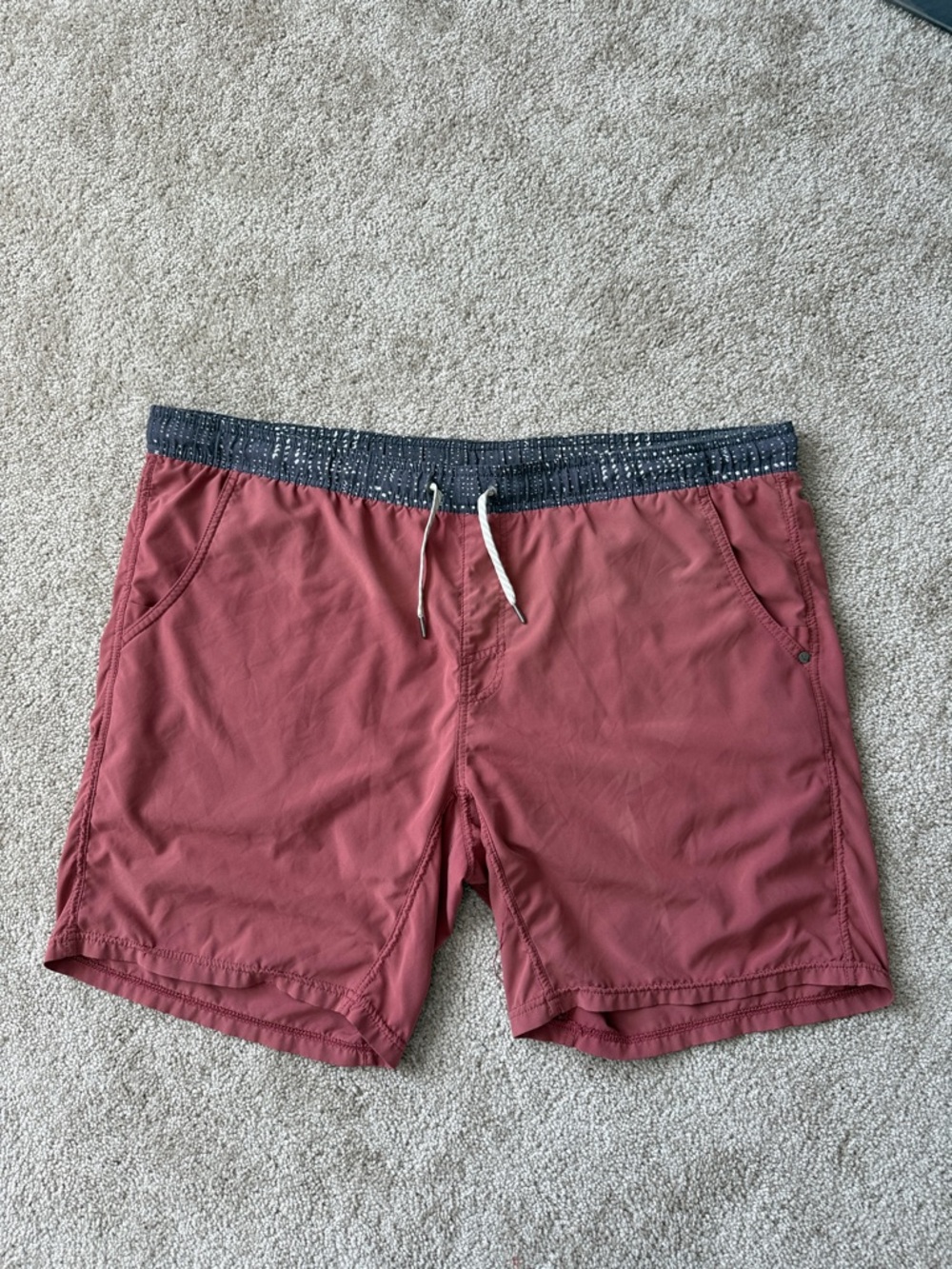 Vuori Men’s Kore Lined 7” Shorts Saltwater Red Grey